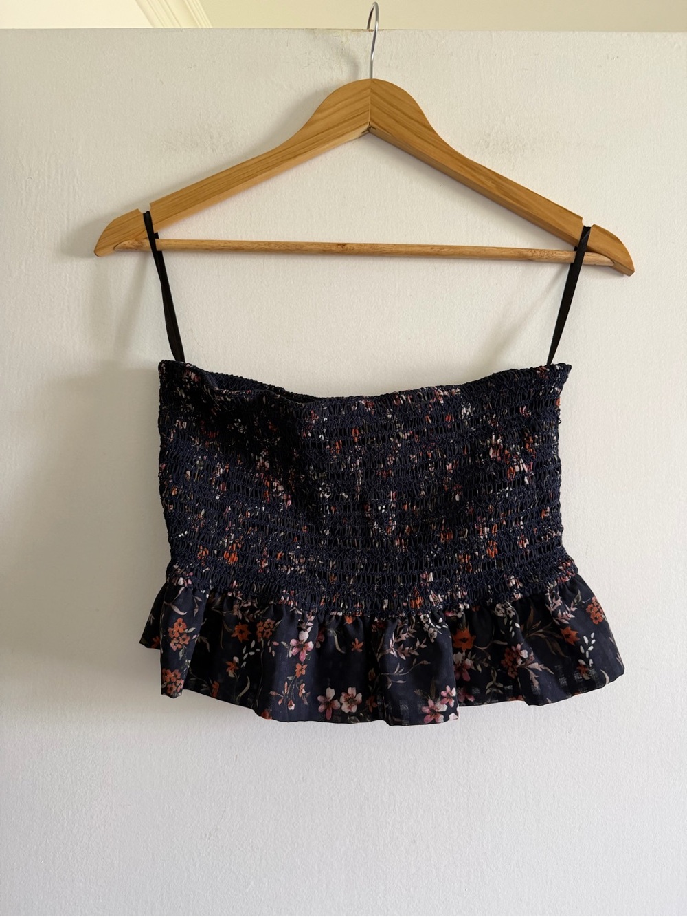 Tularosa Revolve Navy Floral Bobby Bandeau Smocked Ruffle Top size Large EUC - Picture 3 of 7